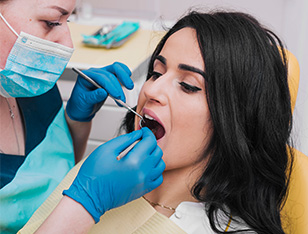 Painless Tooth Extraction at Dr Sunali’s Dental Clinic